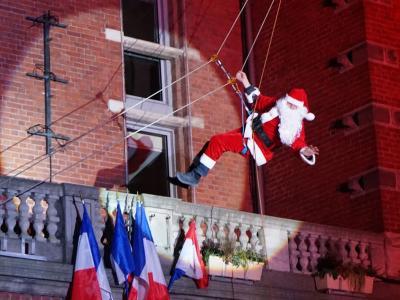 Photo de la descente du Père Noël © Ville de La Madeleine